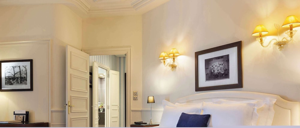 Junior Suite, 1 Double Bed, City View (Circular) thumbnail 5