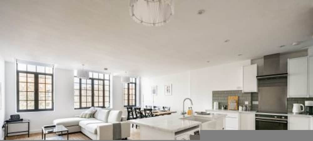 Apartment photo 2