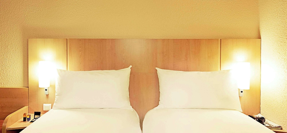 Standard Room, 2 Twin Beds photo 3