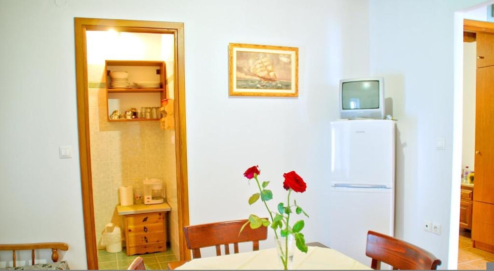 Apartment, Smoking photo 2