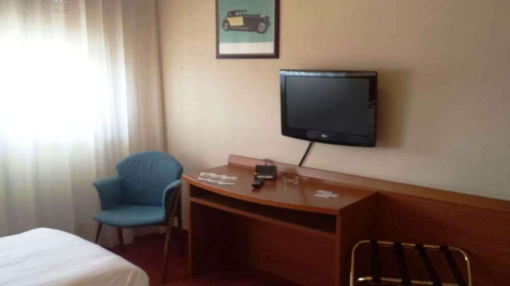 Double or Twin Room - Photo 13