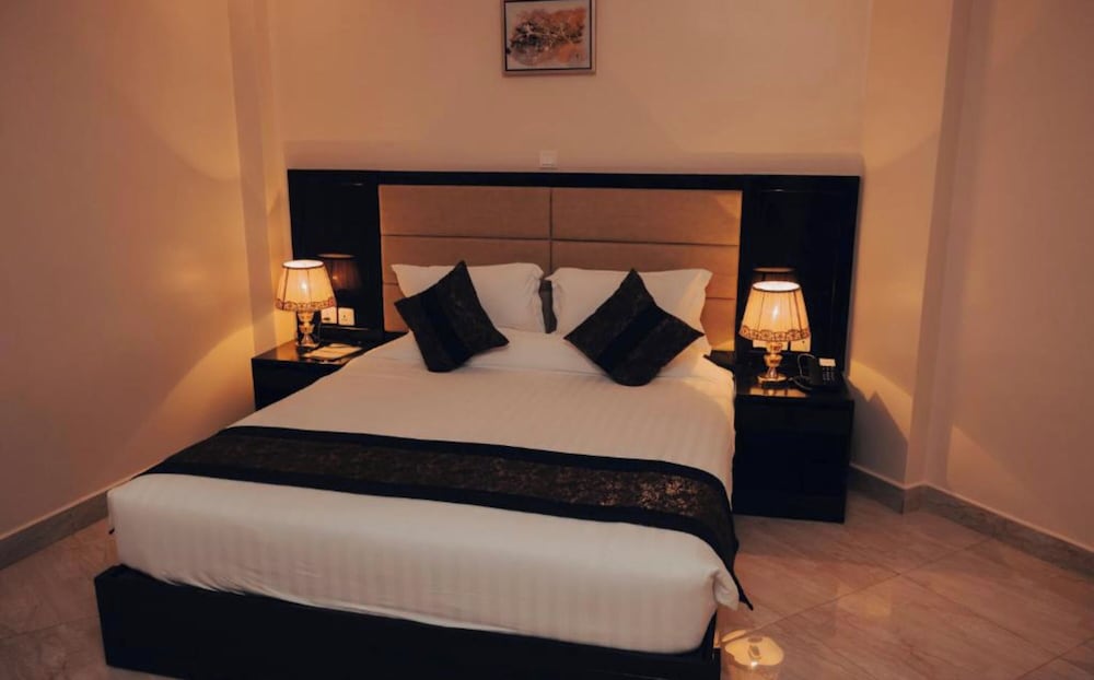Apartment, 2 Bedrooms - Photo 1