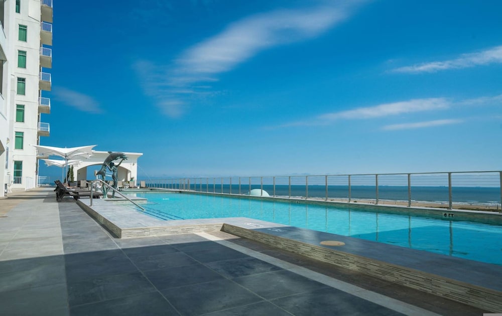 Sea it All Infinity Pool Ocean Views Steps From the Beach -- a Great Getaway, Foto 20