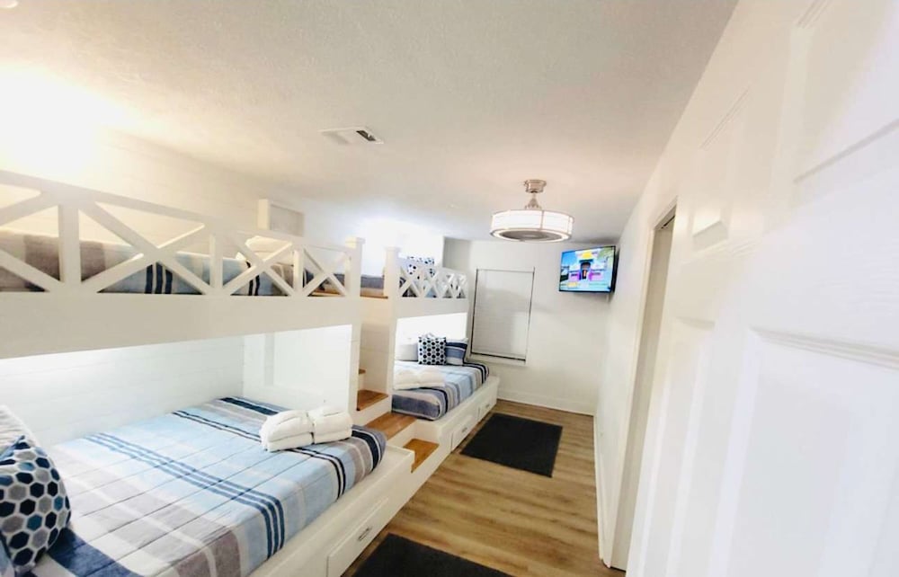 Stilfull 4BD Jacuzzi - 4 Min Til Strand Panama City, Bilde 5