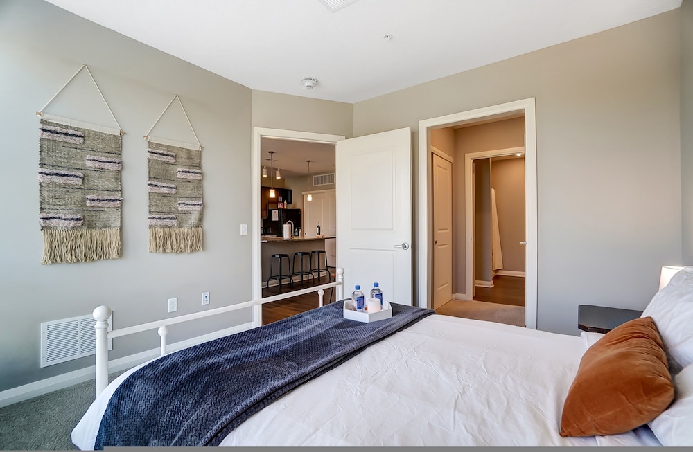 Downtown Designer 2BR Parking W D Gym Pool, Foto 22