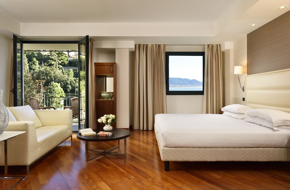 Deluxe Room, Partial Sea View - Photo 3