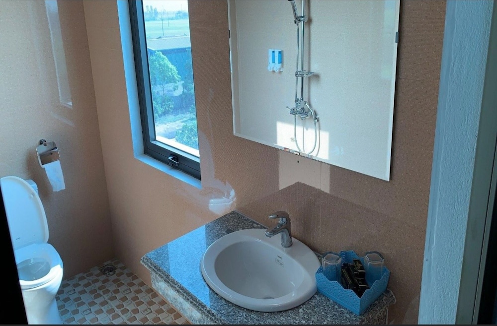 Standard Double Room - Photo 13