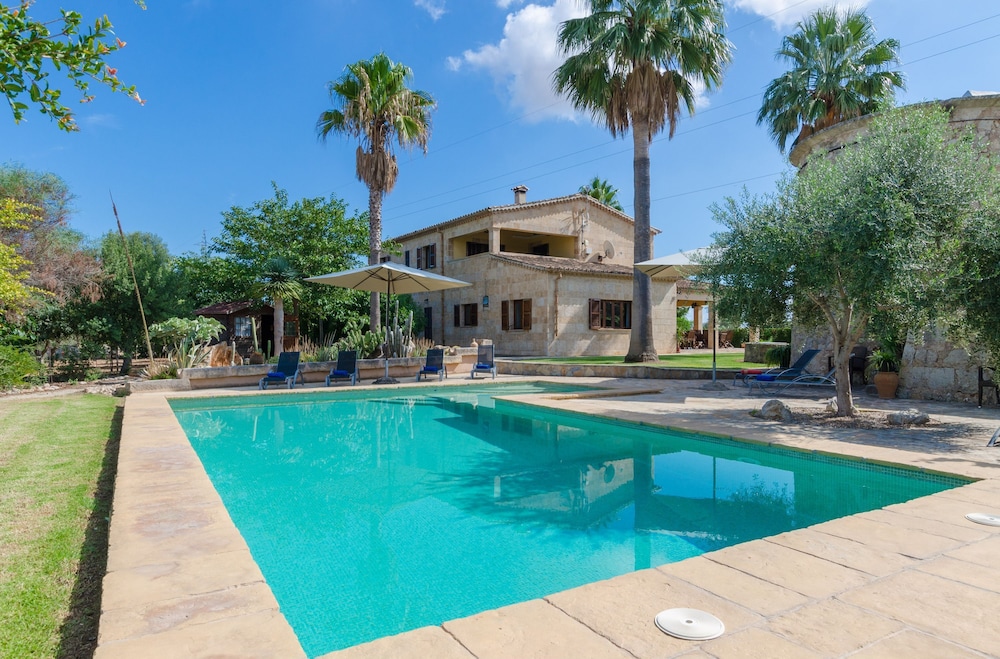 Villa photo 2