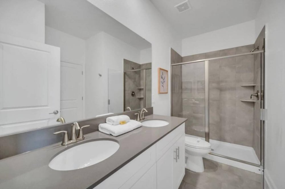 New Home at Storey Lake 9 Bedrooms and 5 Bathrooms, Foto 5
