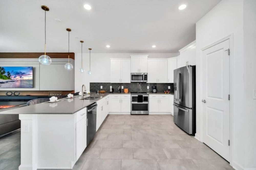 New Home at Storey Lake 9 Bedrooms and 5 Bathrooms, Foto 11