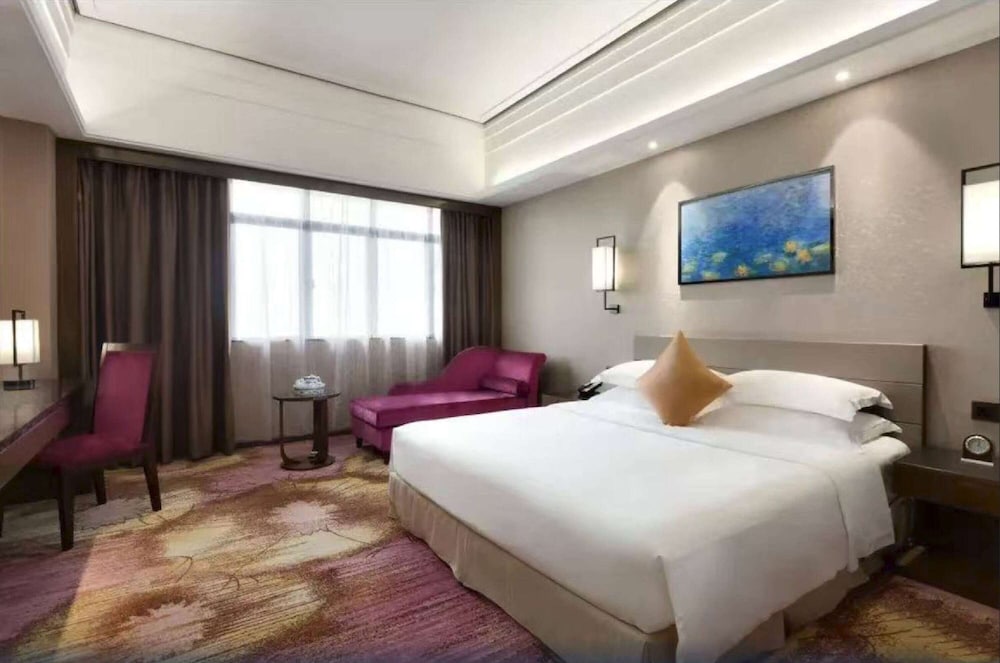 Business Room, 1 King Bed, Smoking photo 1