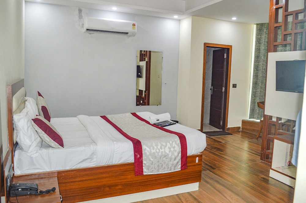 Deluxe Room - Photo 2