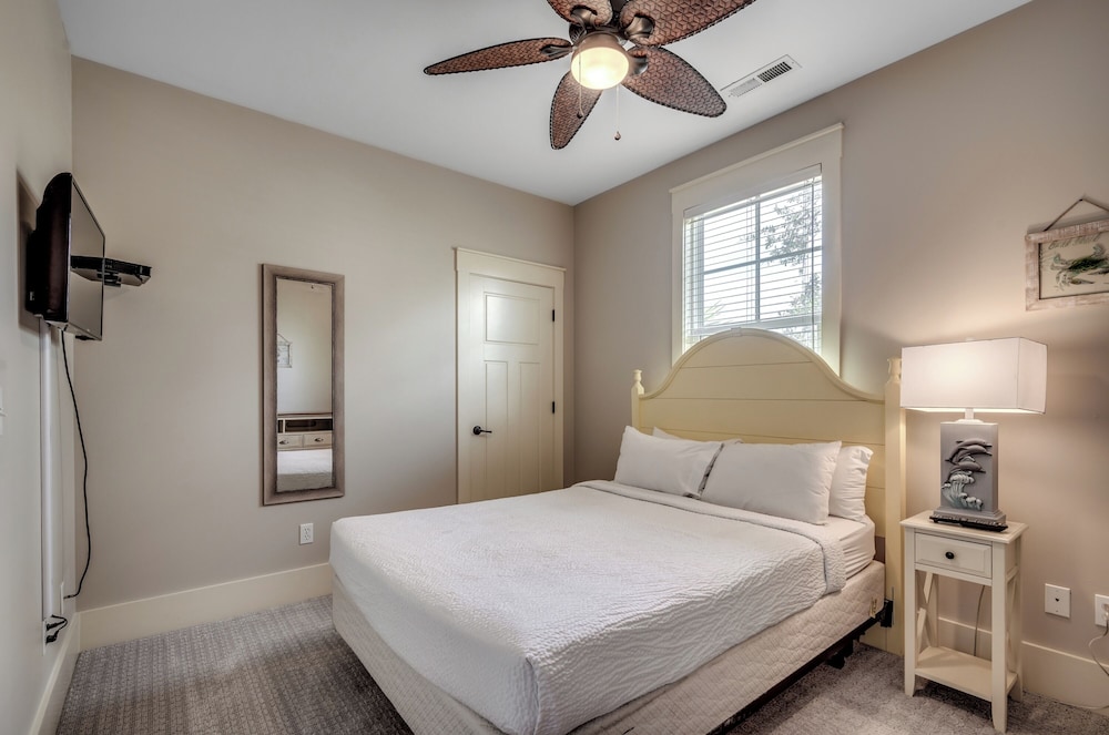 Exchange Three Bedroom Luxury Villa photo 1