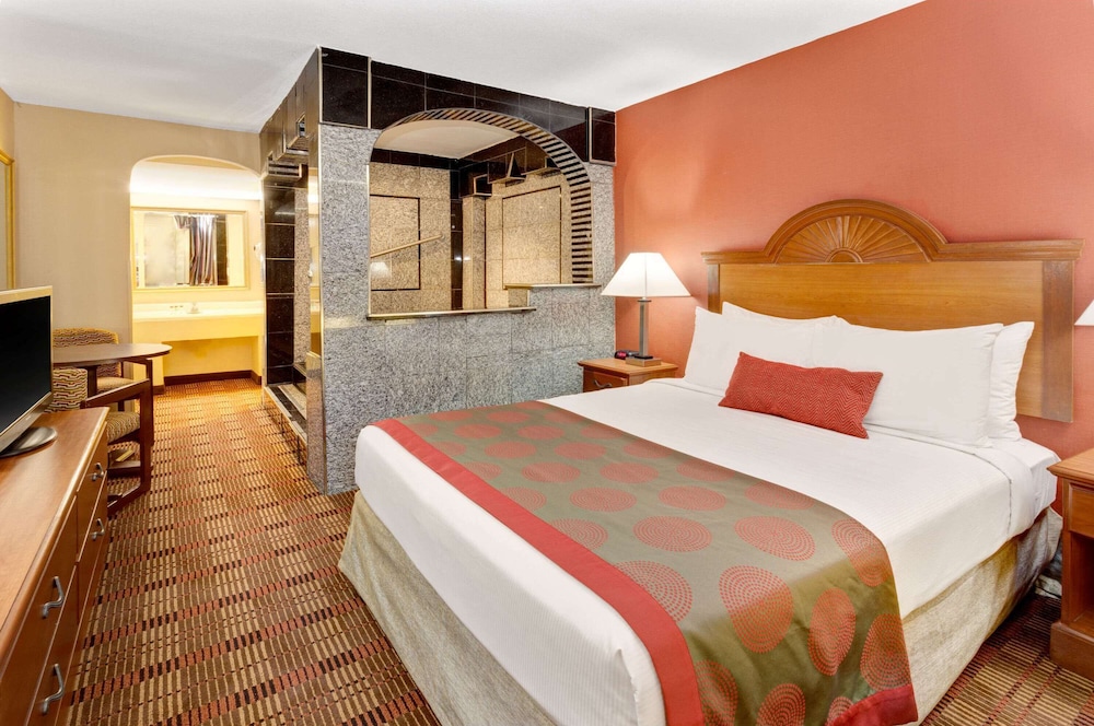 Standard Room, 1 Queen Bed - Photo 2