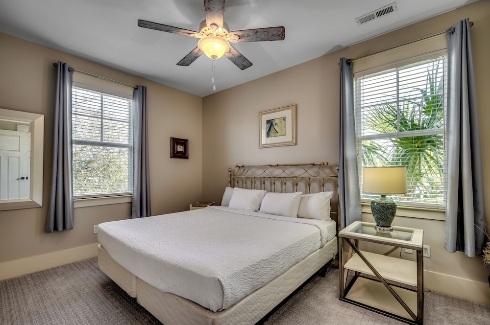 Exchange Three Bedroom Luxury Villa photo 3