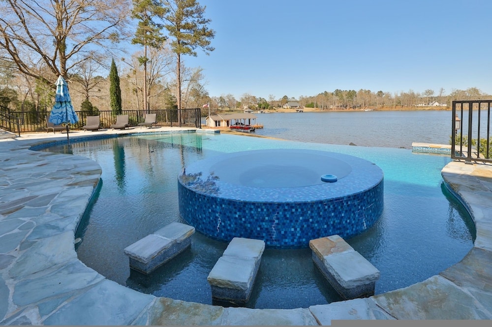 7BR Lakefront Haven Pool Hot Tub Gated 4acres, Billede 24