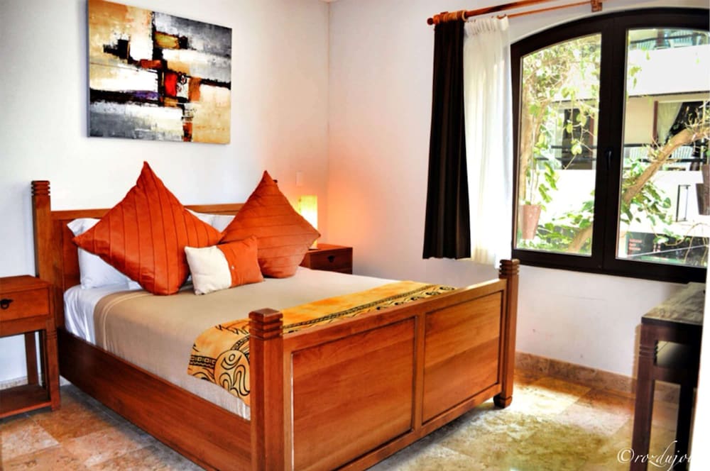 Suite, 3 Bedrooms - Photo 12