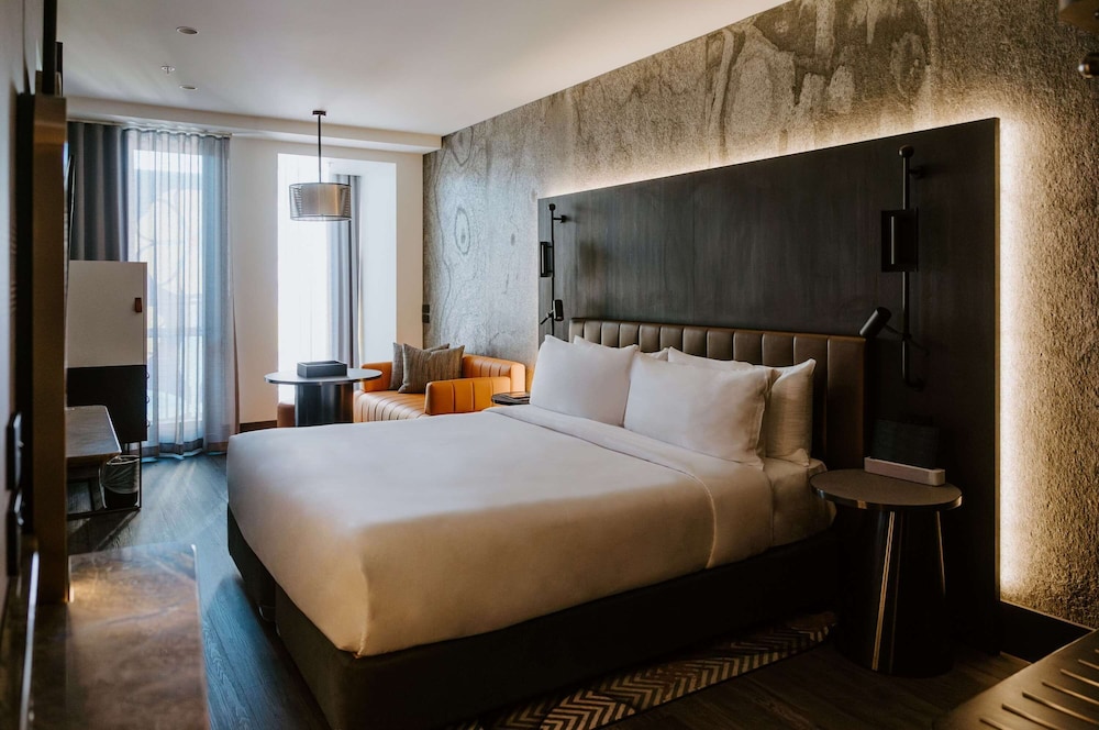 King Room with Balcony photo 1