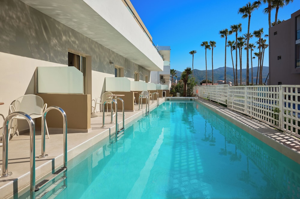 Standard Swim Up - Photo 3