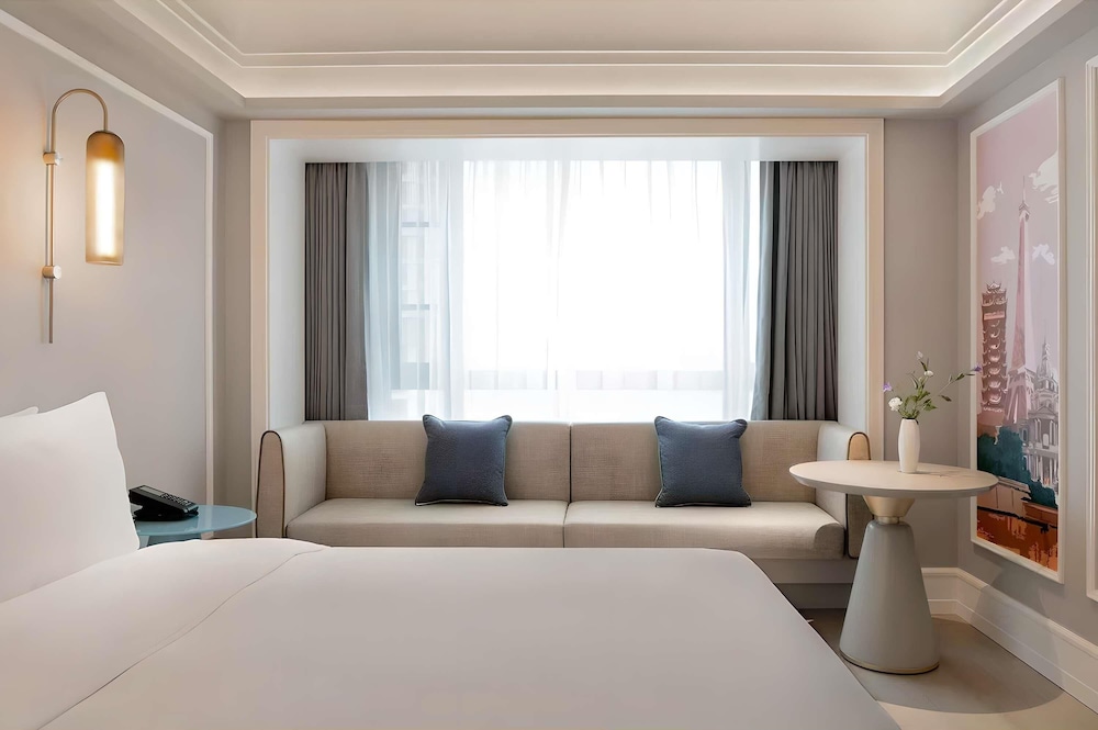 Standard Room, 1 King Bed