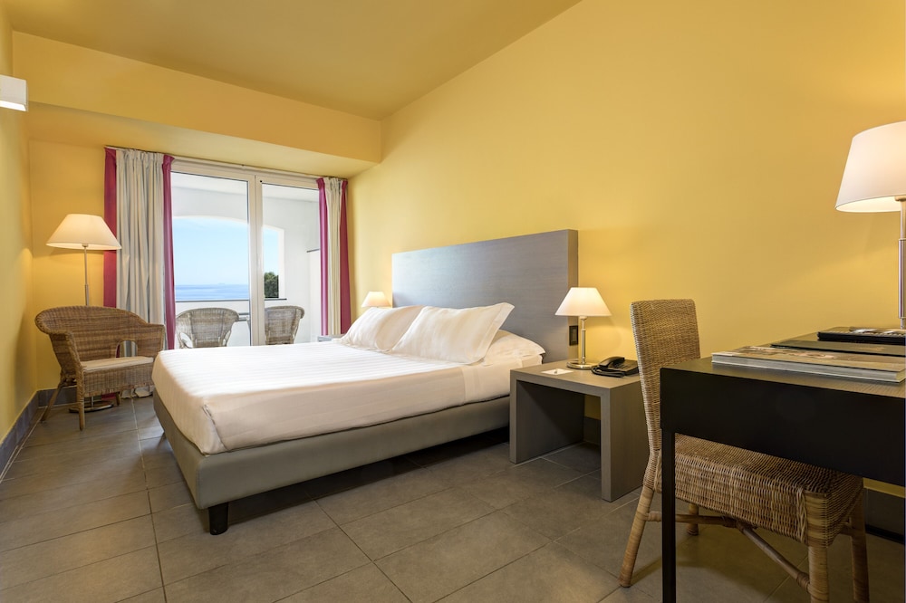 Suite, Balcony