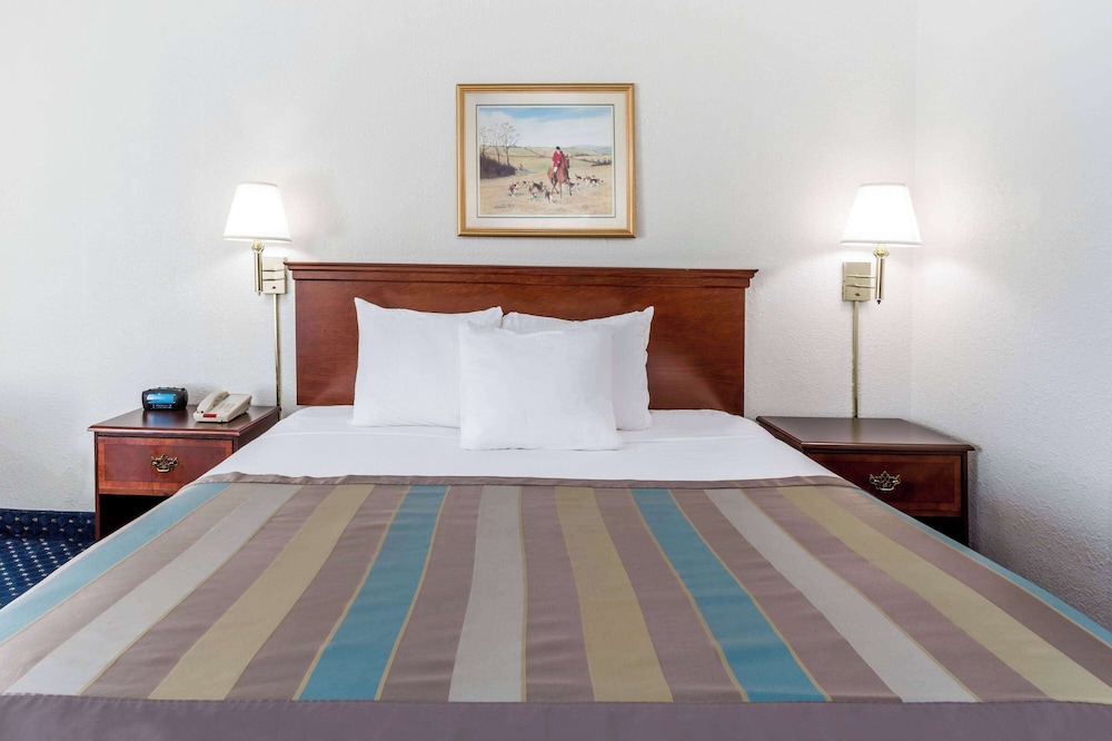 Standard Room, 1 King Bed - Photo 6
