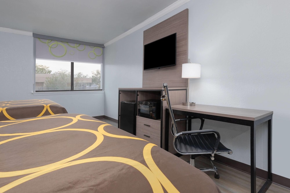 Suite, 2 Queen Beds, Non Smoking photo 2