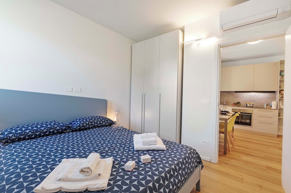Family Apartment, Multiple Bedrooms (Appartamento Nina - 1 Km To The Beach)