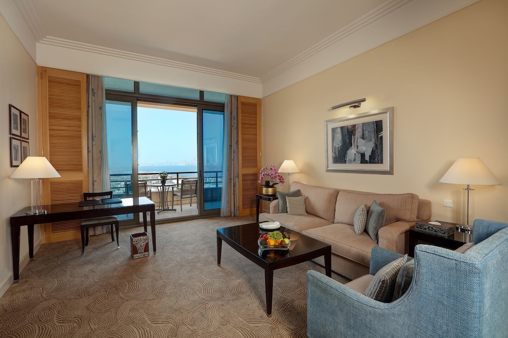 Suite, 1 King Bed (Ambassador) - Photo 5