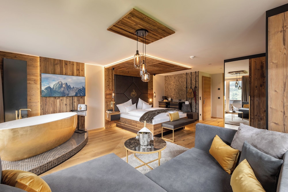 Luxury Suite