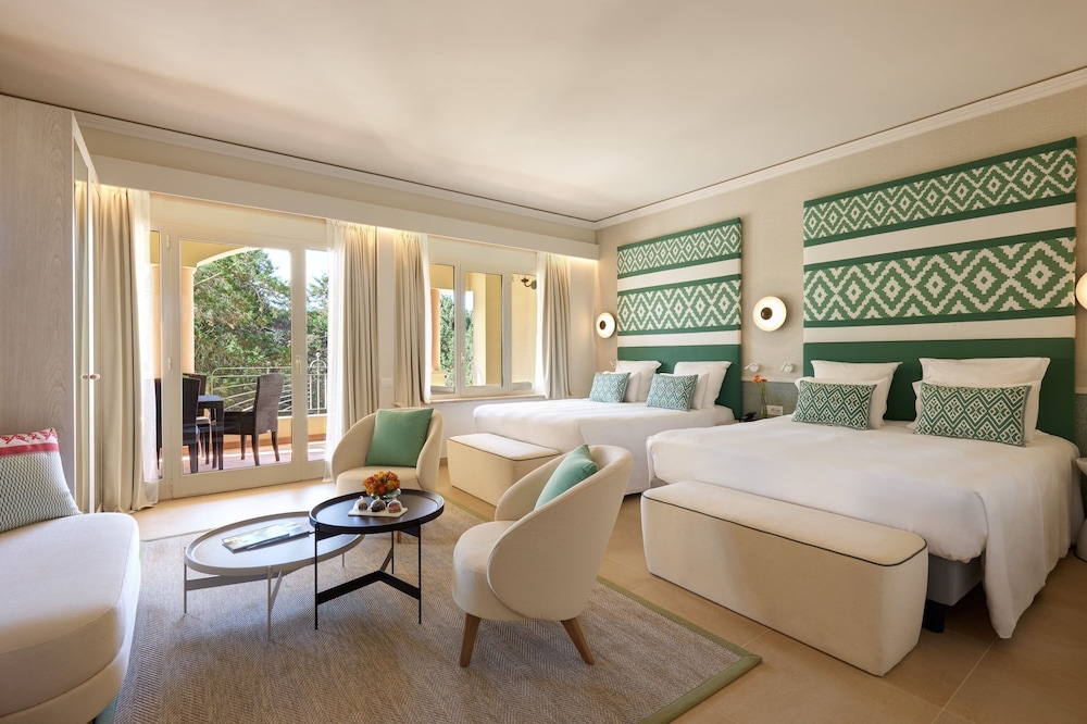 Family Quadruple Room, 2 Queen Beds, Garden View