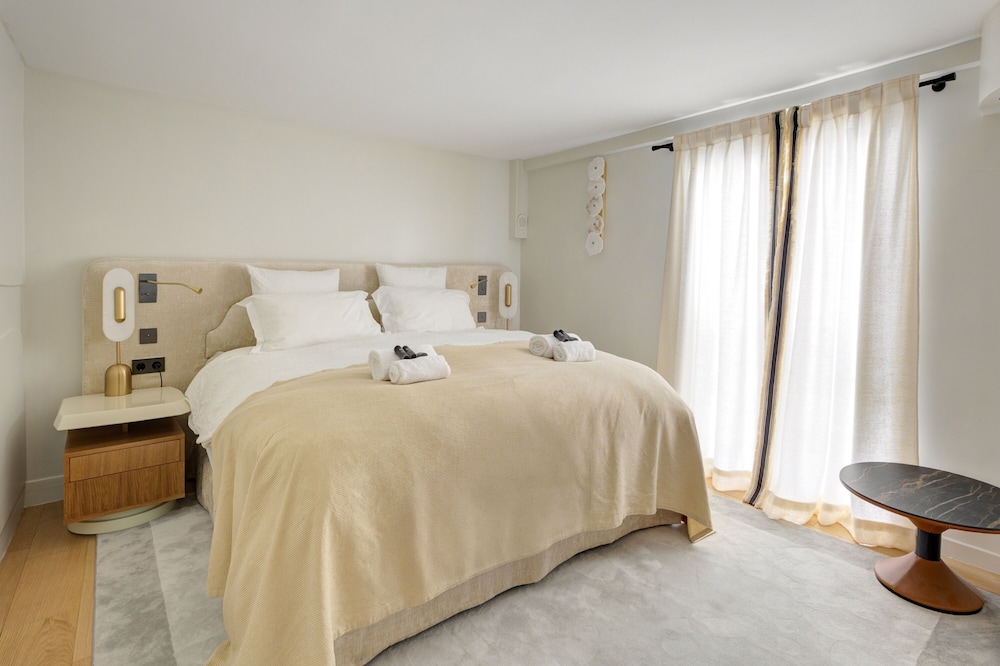 Penthouse, 2 Bedrooms, City View