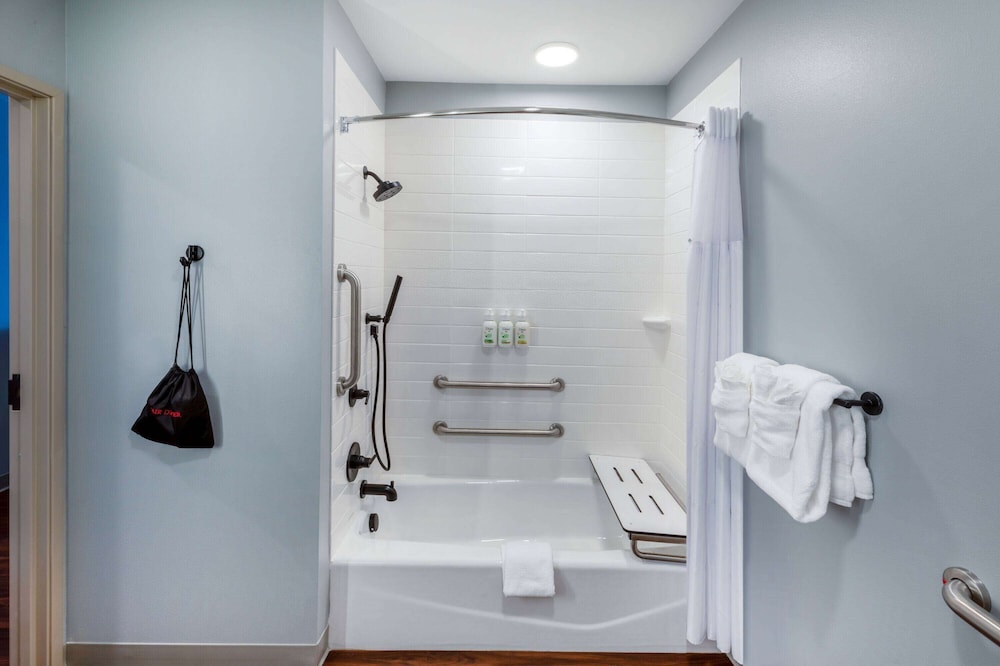 Suite, 1 King Bed, Accessible, Non Smoking (Hearing, Bathtub w/Grab Bars) - Photo 5