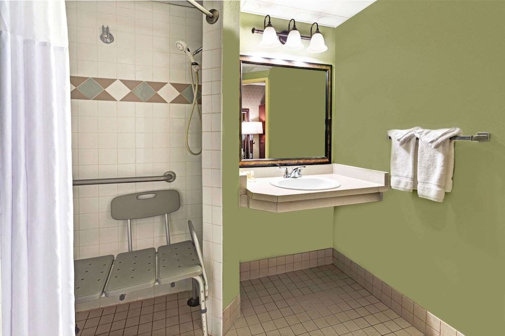 Room, 1 Bedroom, Accessible, Non Smoking (Mobility) photo 2