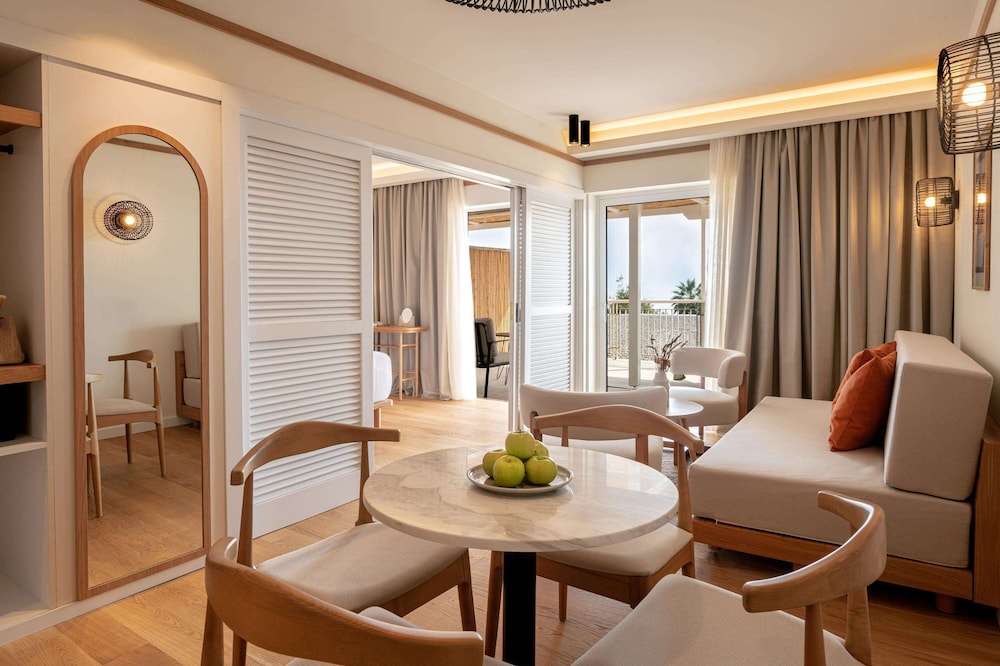 King Suite, Sea View - Photo 8