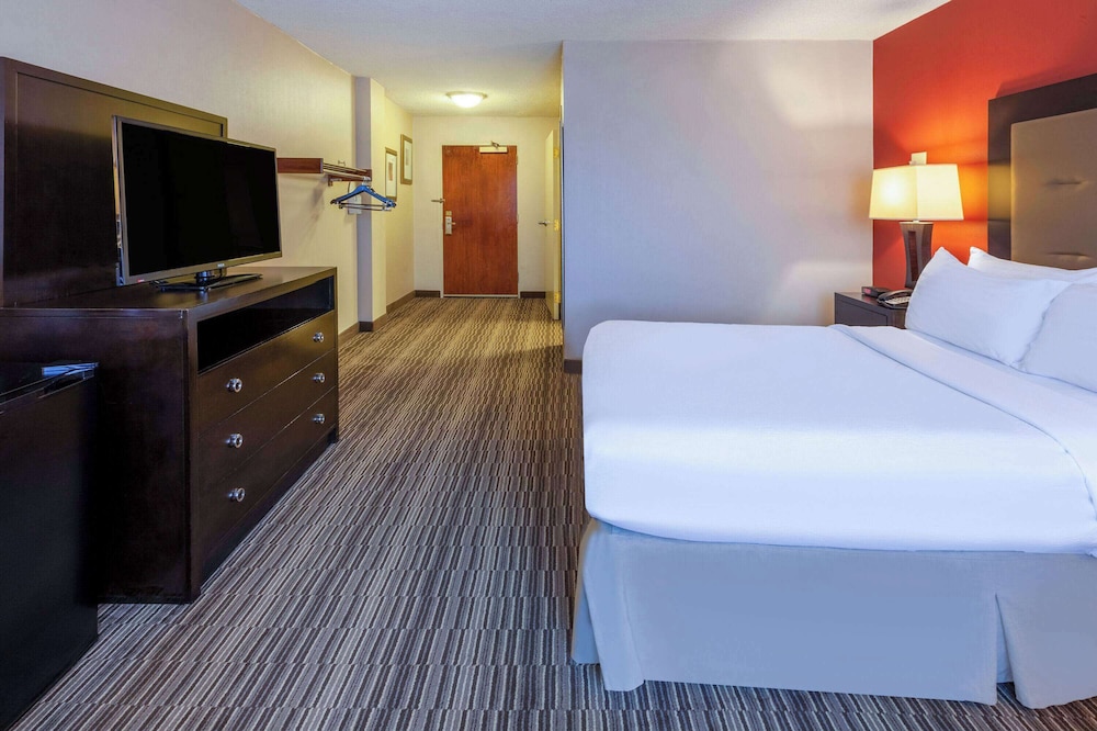 Room, 1 Double Bed, Mobility Accessible, Non Smoking (Bathtub Grab Bars) - Photo 3