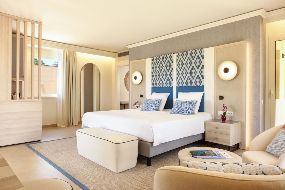 Junior Suite, 1 King Bed, Garden View