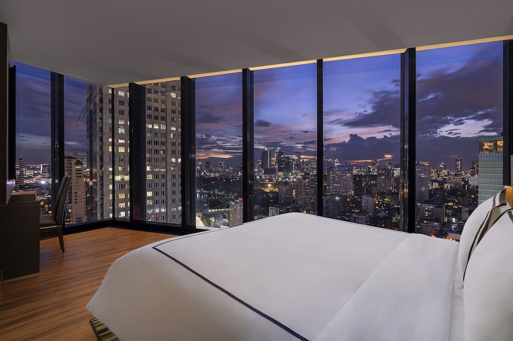 Panorama Skyline King Room