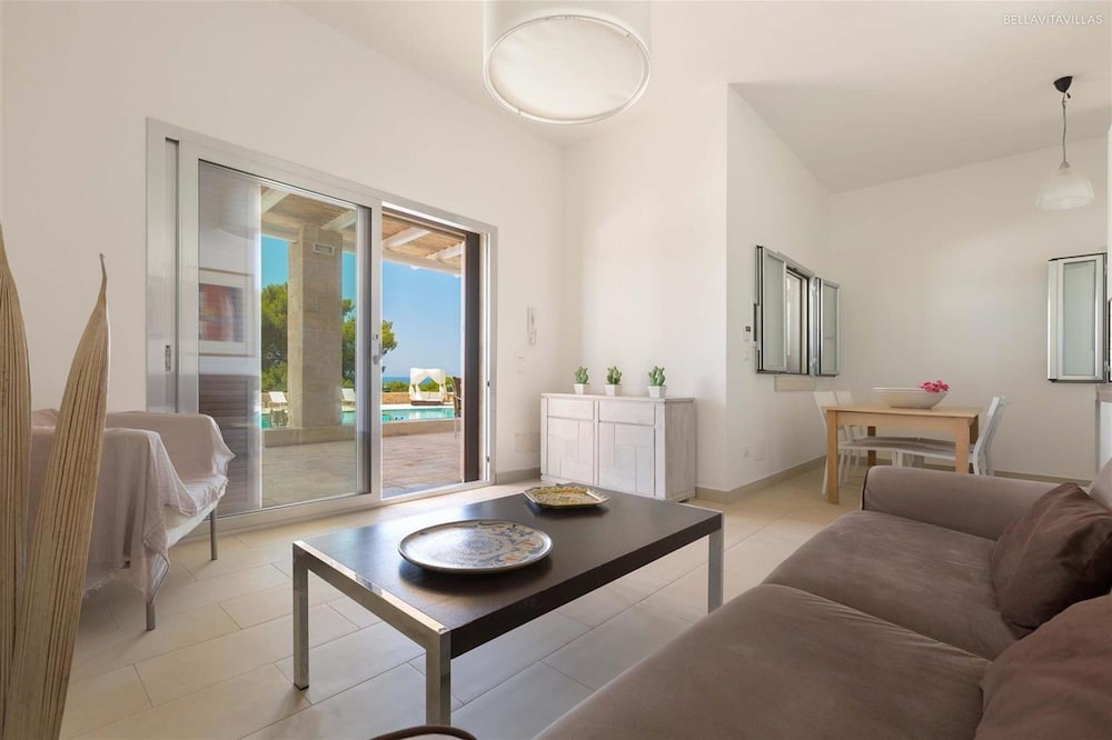 Villa photo 1