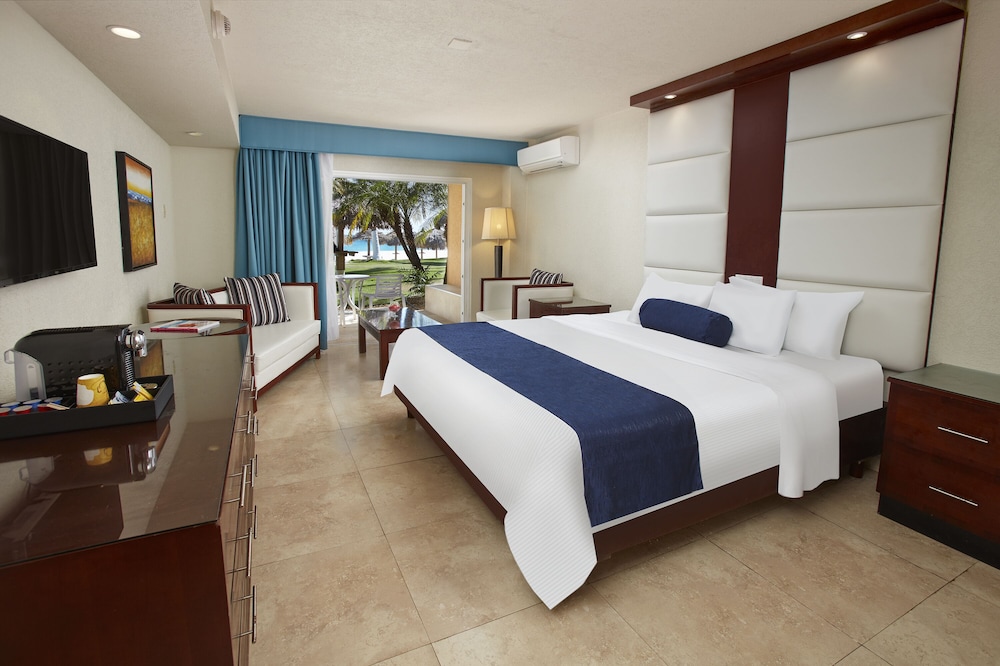 Standard Room, 1 King Bed, Ocean View