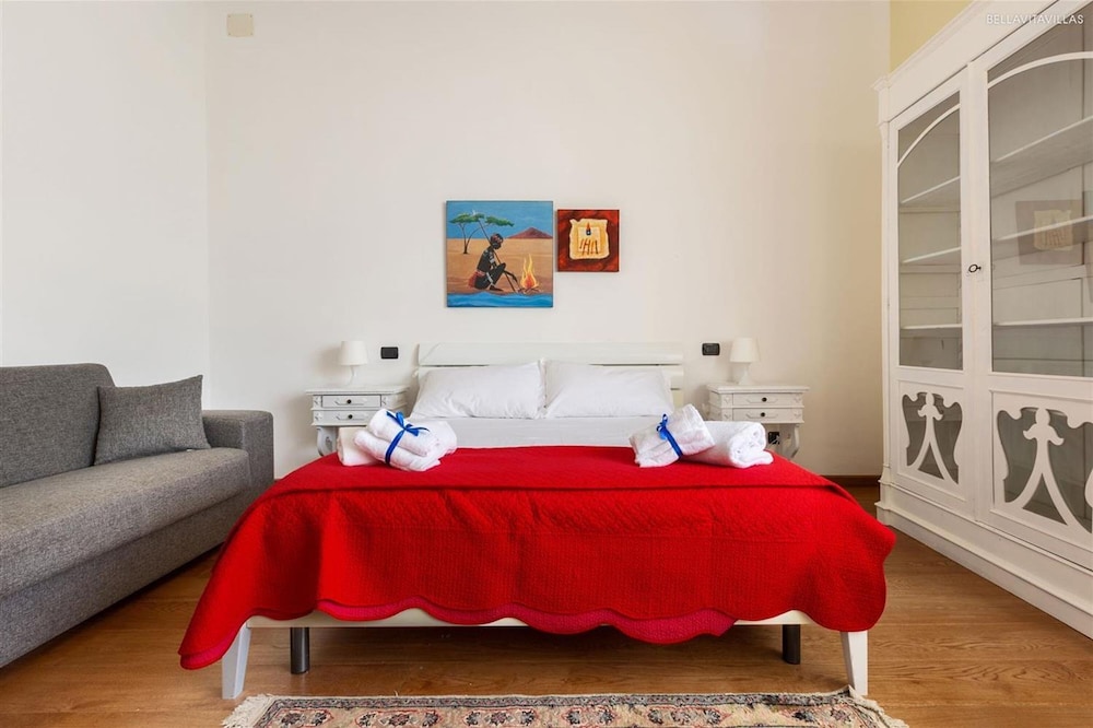 Villa photo 2