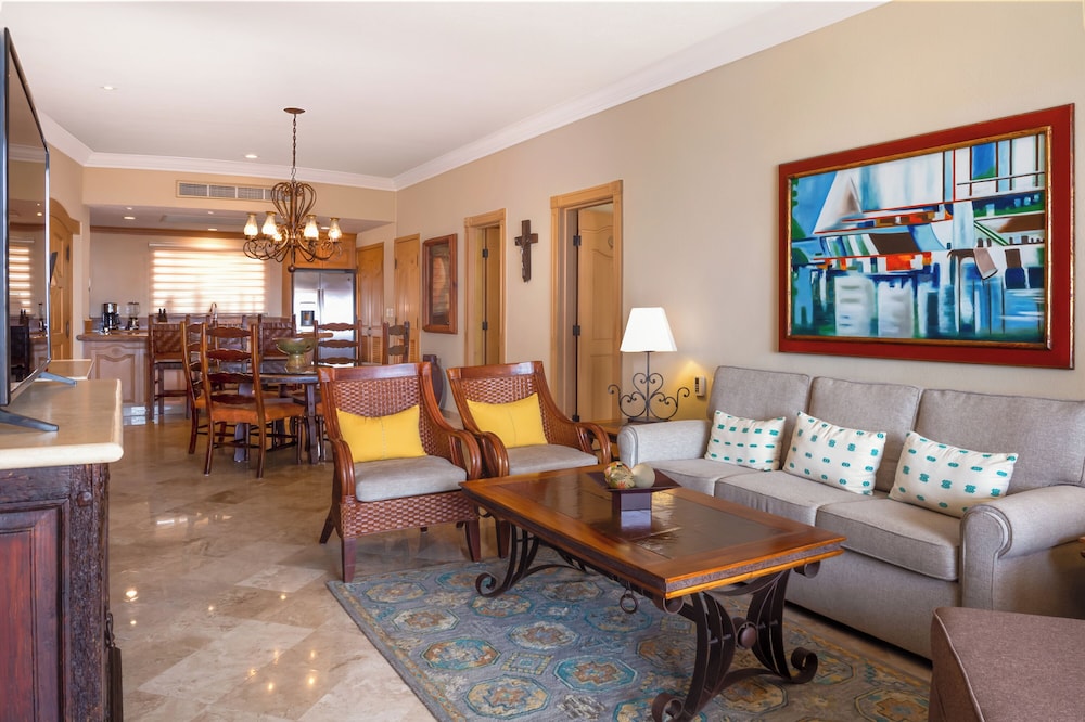 Signature Suite, 1 King Bed with Sofa bed, Garden View