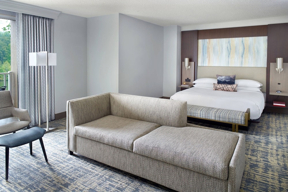 Suite, 1 King Bed with Sofa bed, Lake View