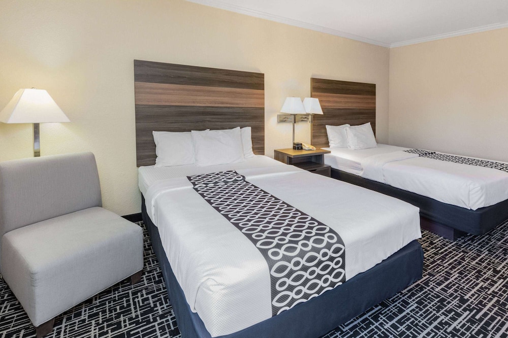 Room, 2 Queen Beds, Accessible, Smoking (Mobility,Hearing,Tub w/Grab Bars) - Photo 2
