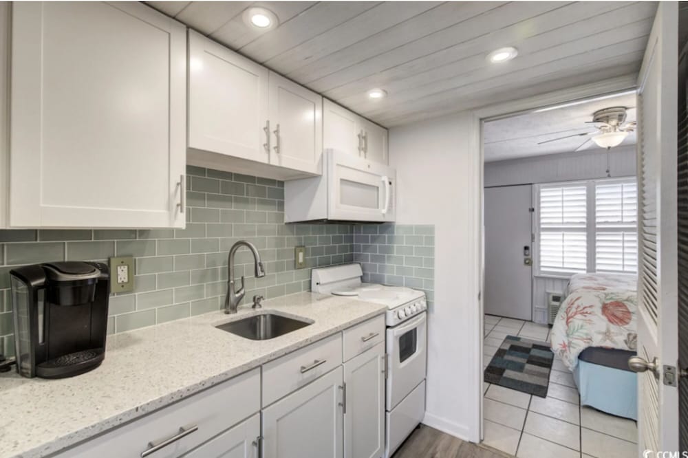 Signature Condo, 1 Bedroom, Balcony, Ocean View photo 3