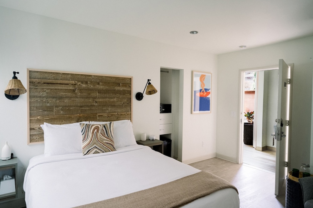 Standard Room, 1 Queen Bed, Accessible