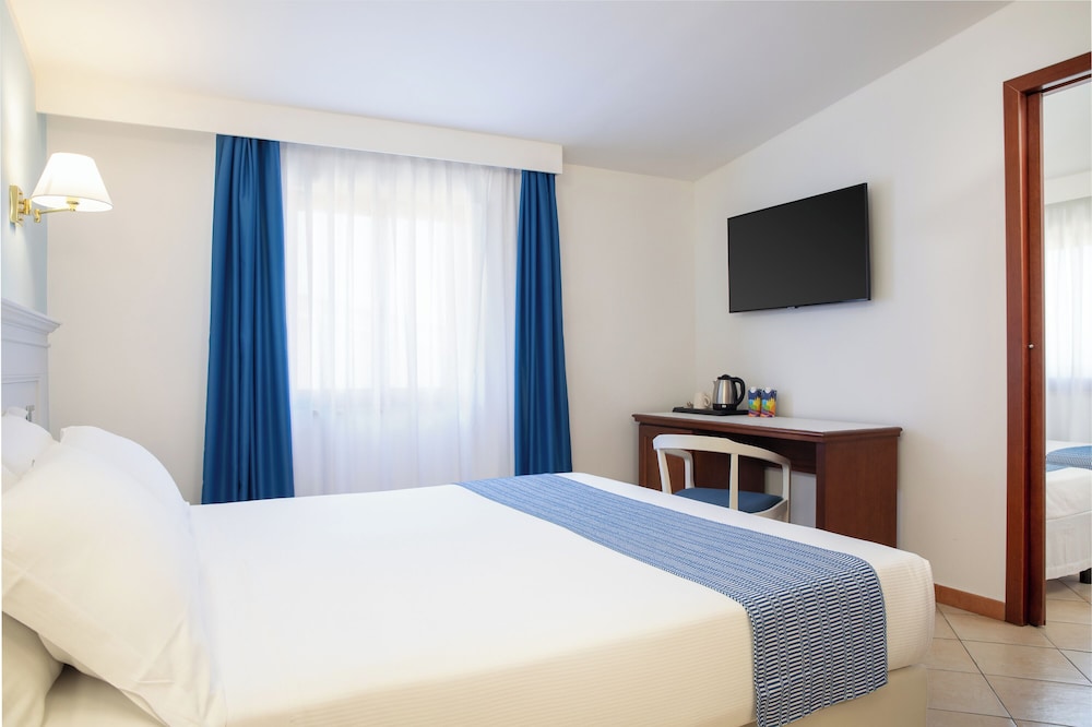 Junior Suite, 1 Queen Bed, Non Smoking, Sea View (with Sofabed)