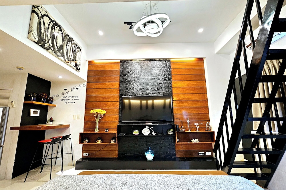 Studio Loft King Bed - Photo 3