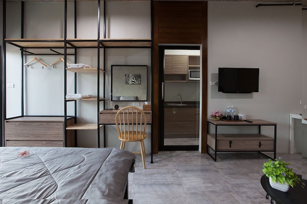 Suite - Photo 2