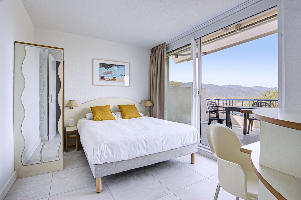 Family Room, Mountain View photo 1